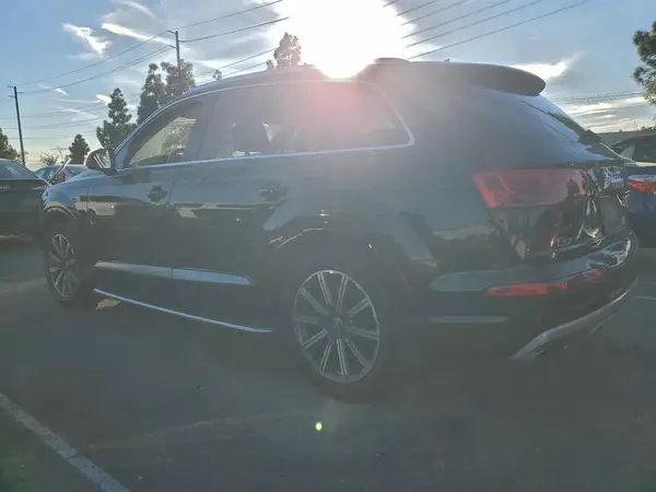 WA1AHAF75KD040345 2019 AUDI Q7 - Image 2