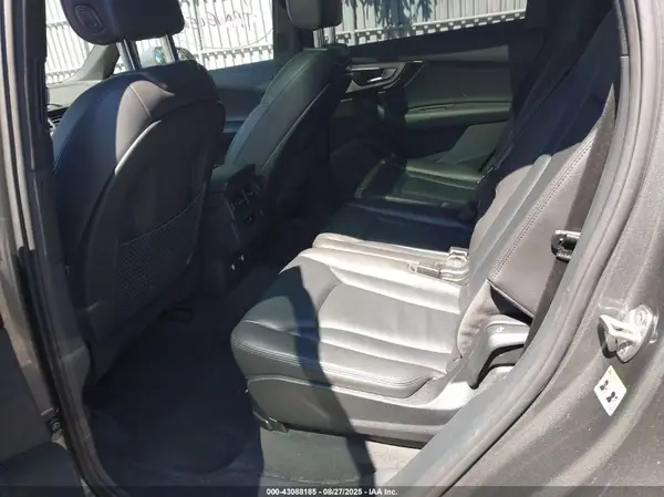 WA1AHAF79KD027940 2019 AUDI Q7 - Image 8