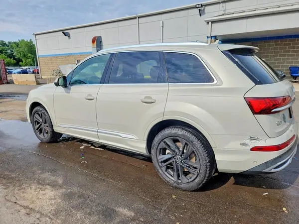 WA1AJAF71MD029317 2021 AUDI Q7 - Image 2