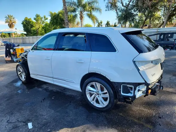 WA1AJAF7XMD018395 2021 AUDI Q7 - Image 2