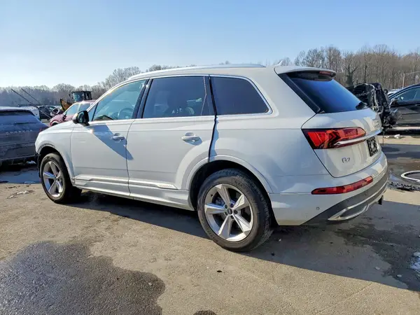 WA1AJAF7XMD022818 2021 AUDI Q7 - Image 2