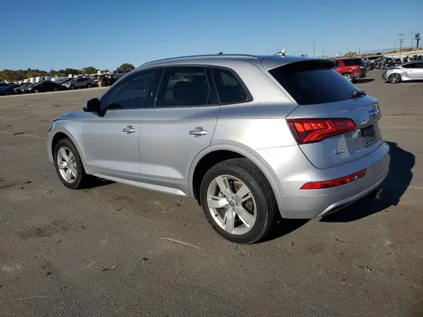 WA1ANAFY0J2060448 2018 AUDI Q5 - Image 2
