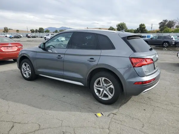 WA1ANAFY1J2123864 2018 AUDI Q5 - Image 2