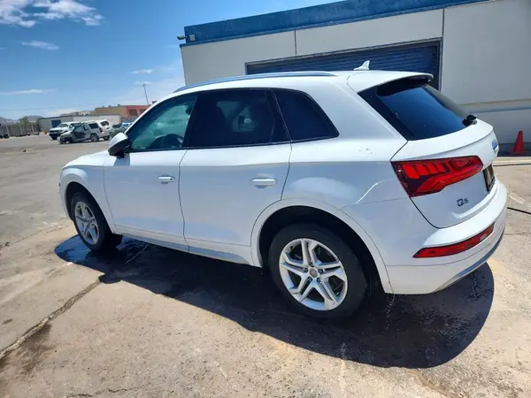 WA1ANAFY1J2136839 2018 AUDI Q5 - Image 2