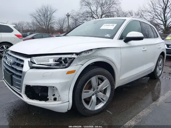 WA1ANAFY1K2051856 2019 AUDI Q5 - Image 2