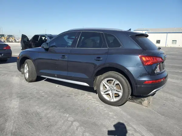 WA1ANAFY2J2076067 2018 AUDI Q5 - Image 2