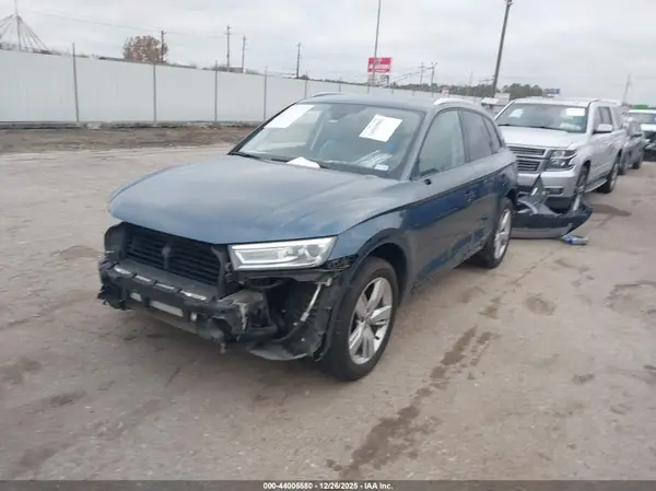 WA1ANAFY2J2094830 2018 AUDI Q5 - Image 2