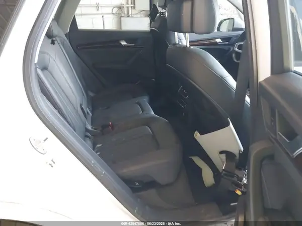 WA1ANAFY2J2097467 2018 AUDI Q5 - Image 8