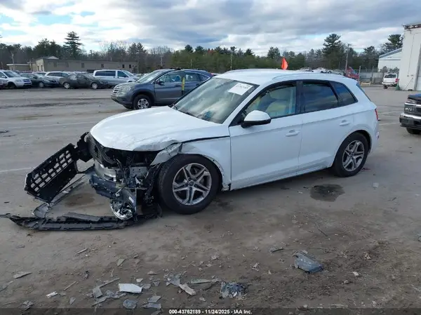 WA1ANAFY2J2128250 2018 AUDI Q5 - Image 2