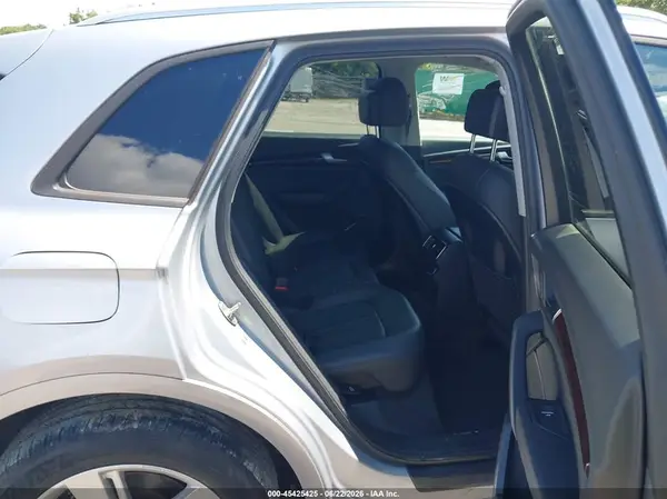 WA1ANAFY2J2193406 2018 AUDI Q5 - Image 8