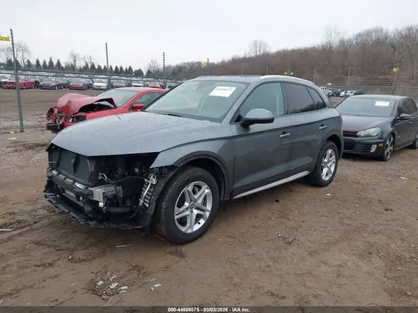 WA1ANAFY2J2232589 2018 AUDI Q5 - Image 2