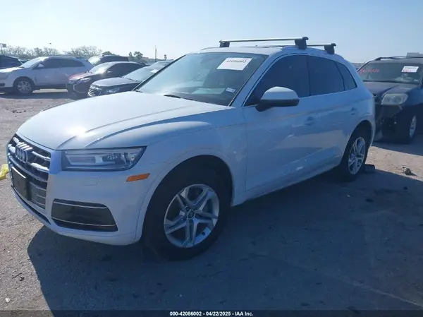 WA1ANAFY2K2044754 2019 AUDI Q5 - Image 2
