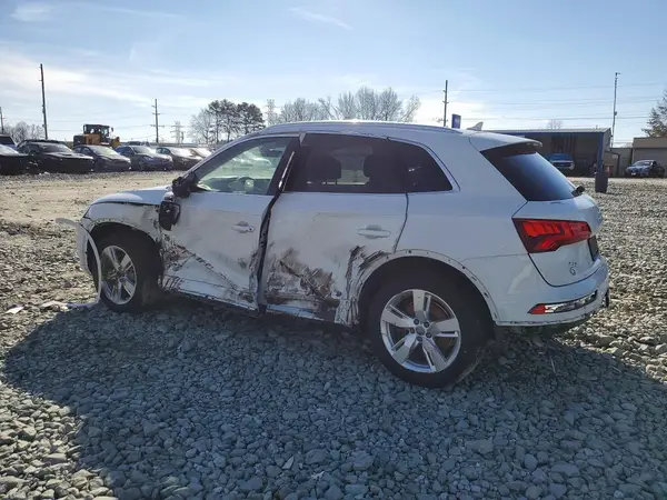 WA1ANAFY2K2090858 2019 AUDI Q5 - Image 2