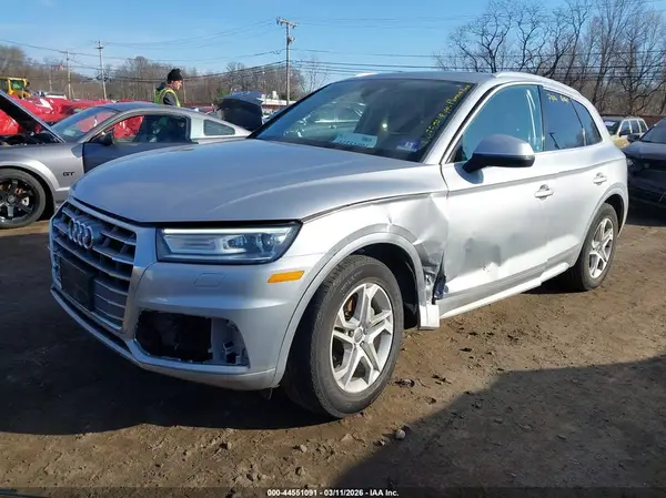 WA1ANAFY2K2137693 2019 AUDI Q5 - Image 2