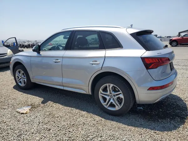 WA1ANAFY3J2023586 2018 AUDI Q5 - Image 2