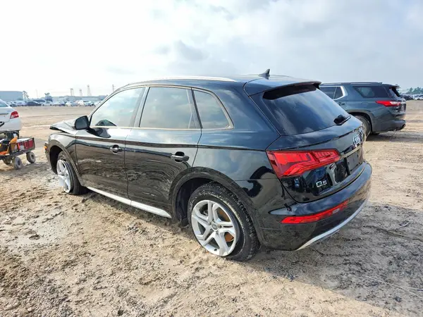 WA1ANAFY3J2101820 2018 AUDI Q5 - Image 2