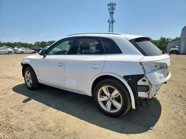 WA1ANAFY3J2105611 2018 AUDI Q5 - Image 2