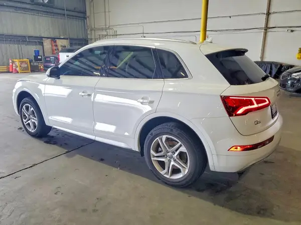 WA1ANAFY3K2039014 2019 AUDI Q5 - Image 2