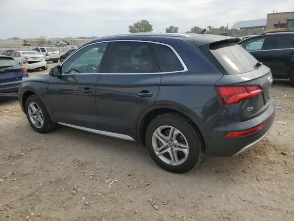 WA1ANAFY3K2048053 2019 AUDI Q5 - Image 2