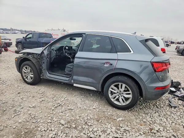 WA1ANAFY3L2096895 2020 AUDI Q5 - Image 2