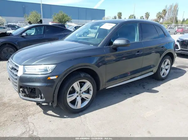 WA1ANAFY4J2003377 2018 AUDI Q5 - Image 2