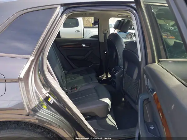 WA1ANAFY4J2003377 2018 AUDI Q5 - Image 8