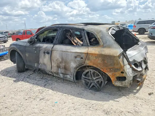 WA1ANAFY4J2045628 2018 AUDI Q5 - Image 2