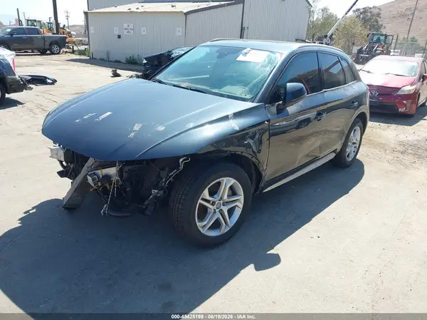 WA1ANAFY4J2183010 2018 AUDI Q5 - Image 2