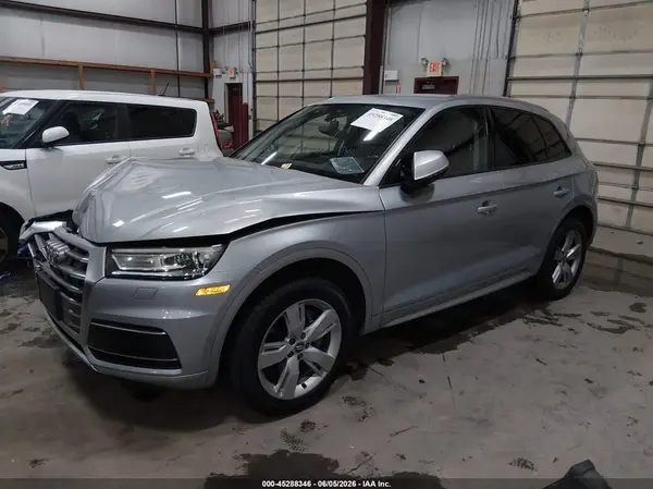 WA1ANAFY4J2199420 2018 AUDI Q5 - Image 2