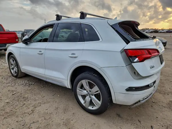 WA1ANAFY4K2076301 2019 AUDI Q5 - Image 2