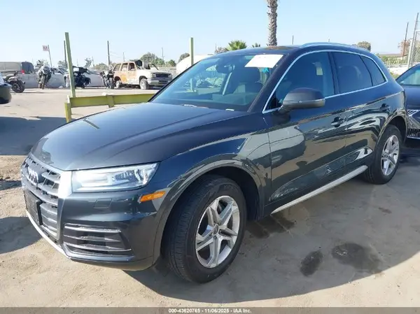 WA1ANAFY4K2082275 2019 AUDI Q5 - Image 2