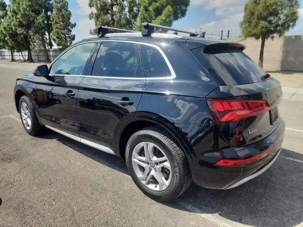 WA1ANAFY4K2111936 2019 AUDI Q5 - Image 2