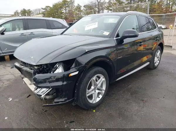 WA1ANAFY4K2122483 2019 AUDI Q5 - Image 2