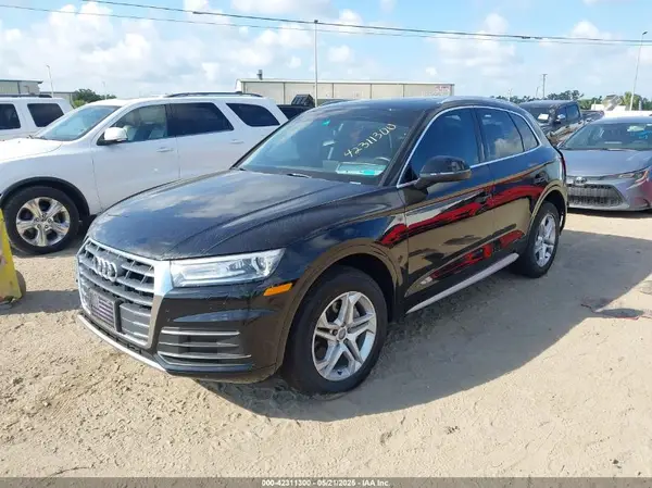 WA1ANAFY4K2139817 2019 AUDI Q5 - Image 2