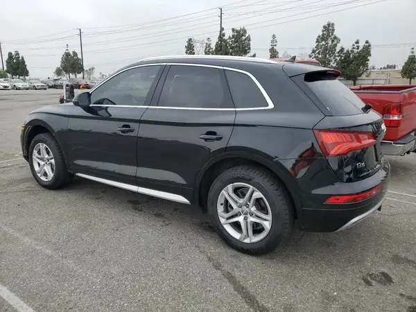 WA1ANAFY4K2143852 2019 AUDI Q5 - Image 2