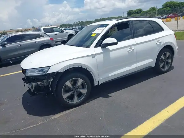 WA1ANAFY4L2106527 2020 AUDI Q5 - Image 2