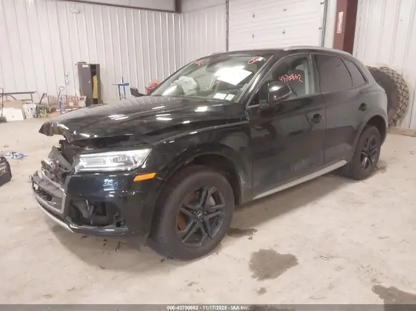WA1ANAFY5J2002075 2018 AUDI Q5 - Image 2