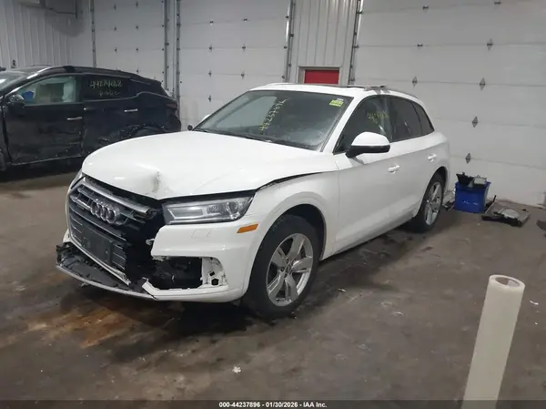 WA1ANAFY5J2003596 2018 AUDI Q5 - Image 2
