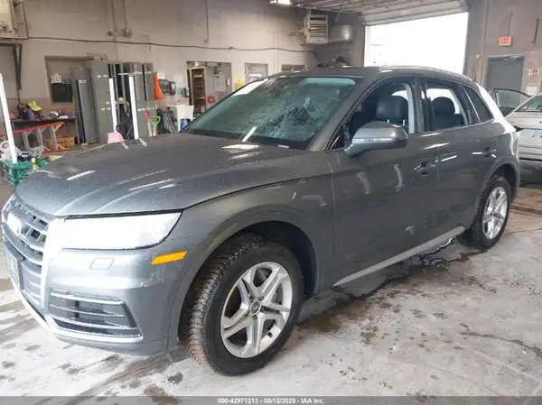 WA1ANAFY5J2127111 2018 AUDI Q5 - Image 2
