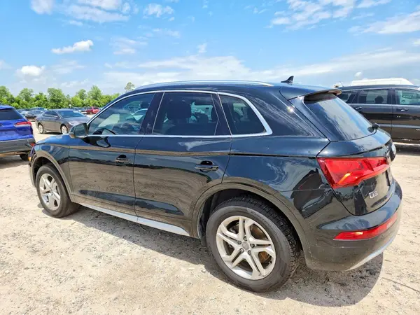 WA1ANAFY5K2045705 2019 AUDI Q5 - Image 2