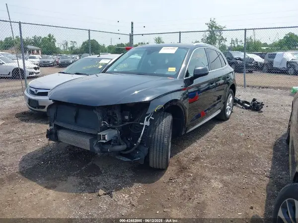 WA1ANAFY5K2068112 2019 AUDI Q5 - Image 2