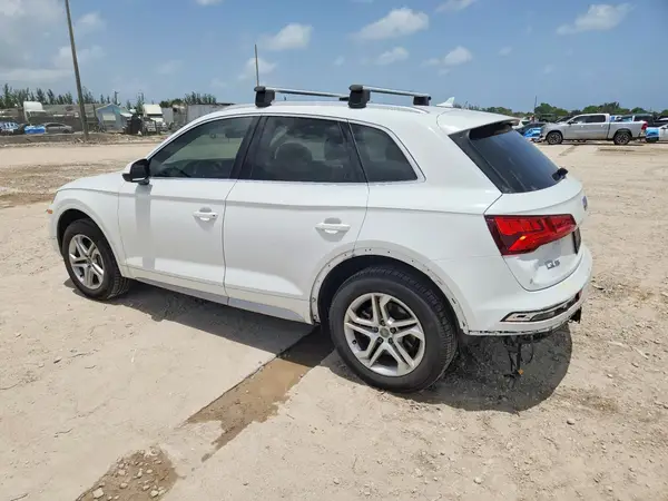 WA1ANAFY5K2096556 2019 AUDI Q5 - Image 2