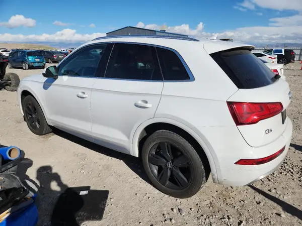 WA1ANAFY5K2105806 2019 AUDI Q5 - Image 2