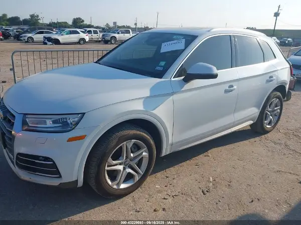 WA1ANAFY5K2136103 2019 AUDI Q5 - Image 2