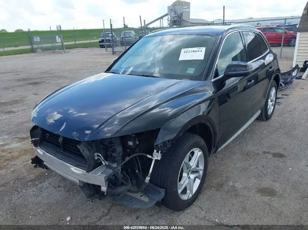 WA1ANAFY6K2119715 2019 AUDI Q5 - Image 2