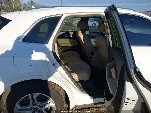 WA1ANAFY7K2064160 2019 AUDI Q5 - Image 8