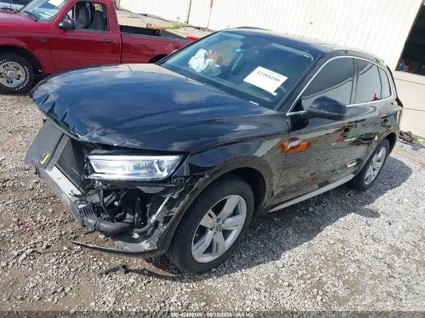 WA1ANAFY7K2084330 2019 AUDI Q5 - Image 2