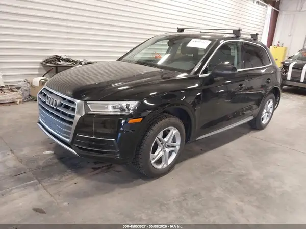 WA1ANAFY7K2086983 2019 AUDI Q5 - Image 2