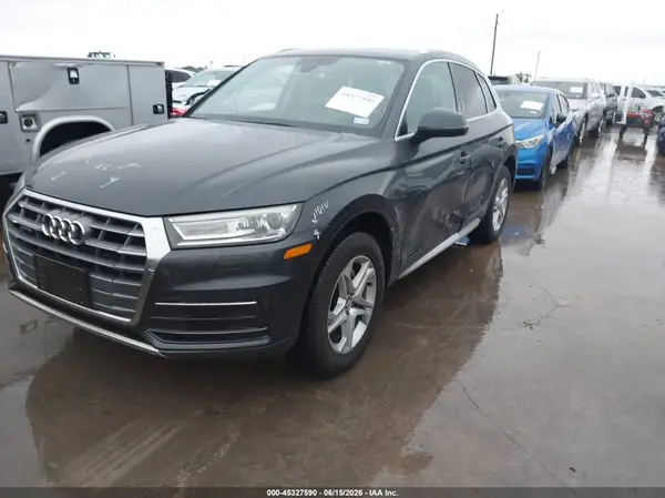 WA1ANAFY7K2105788 2019 AUDI Q5 - Image 2