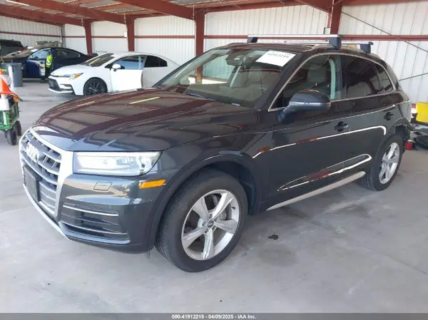 WA1ANAFY7L2043097 2020 AUDI Q5 - Image 2